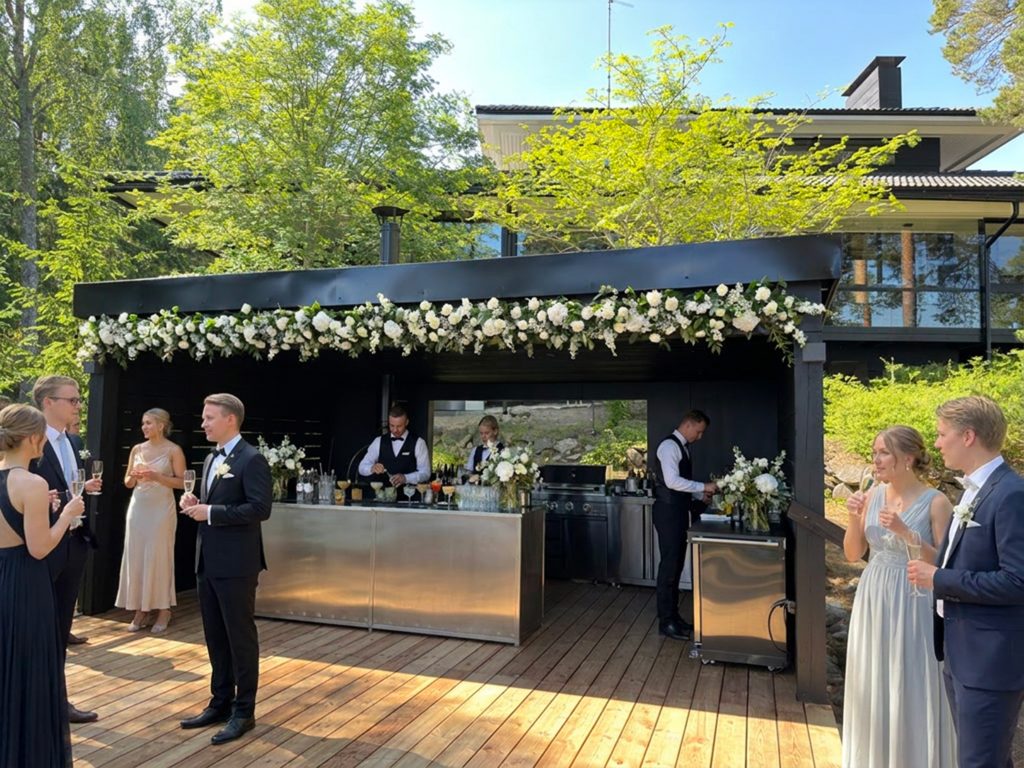 VillaStörsvik_Kesäterassi-AI-tapahtumavariaatiot_juhlat-02
