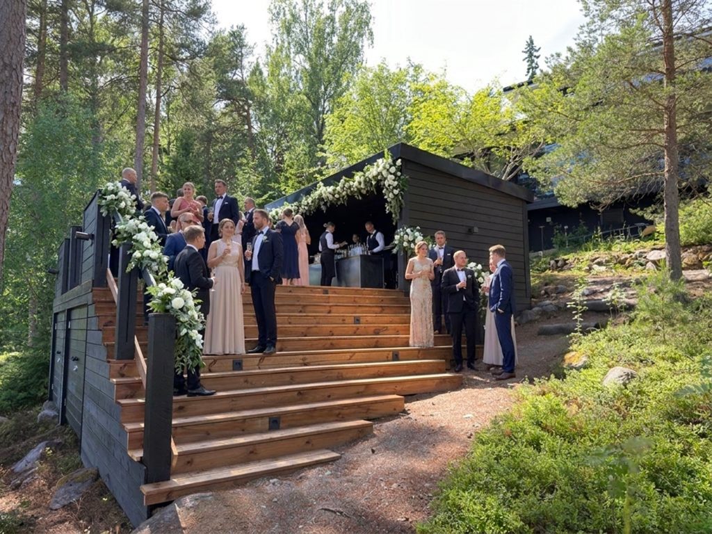 VillaStörsvik_Kesäterassi-AI-tapahtumavariaatiot_juhlat-04
