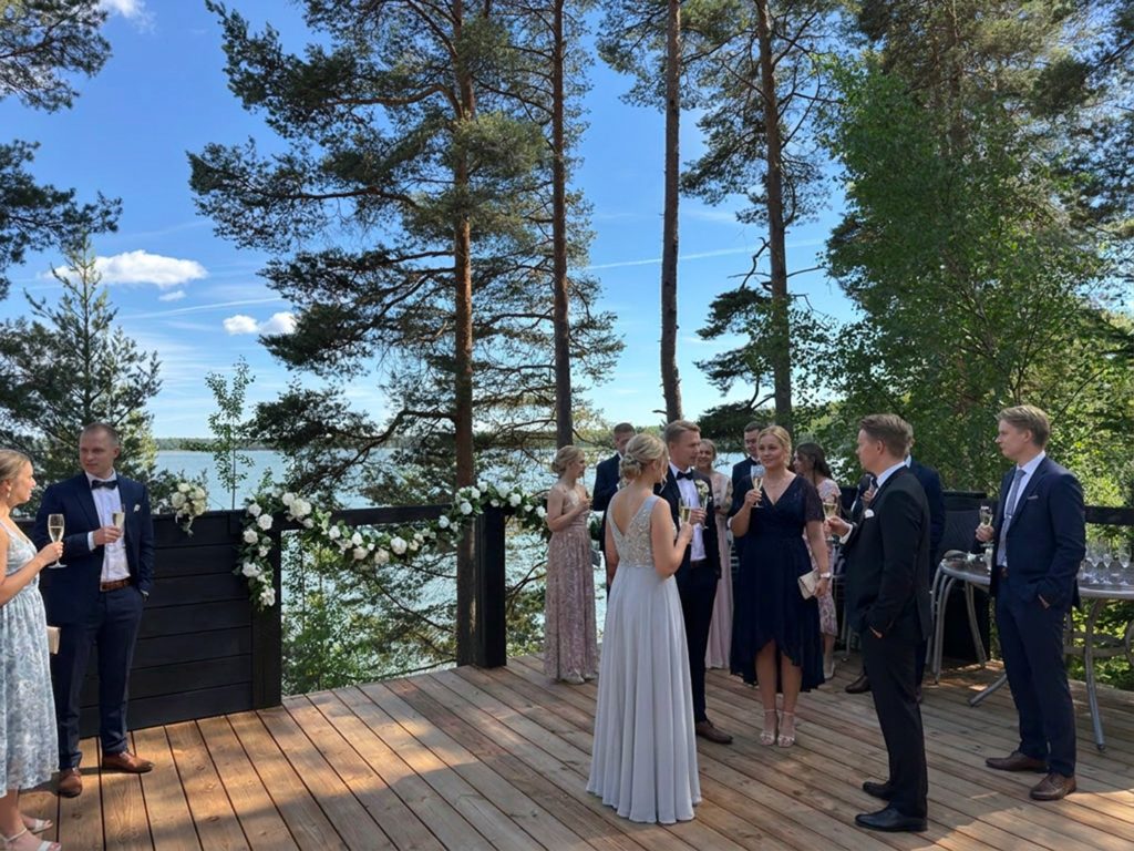 VillaStörsvik_Kesäterassi-AI-tapahtumavariaatiot_juhlat-05